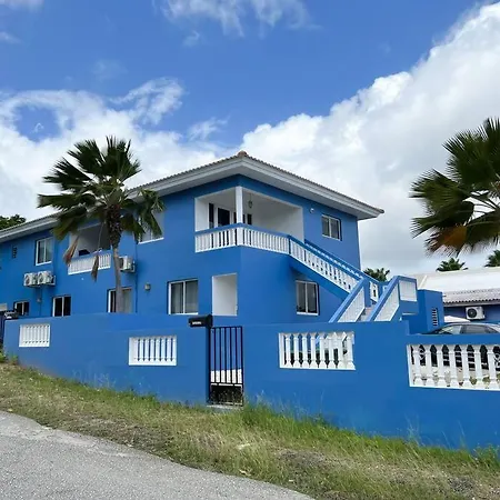 Azul Apartments - 2 Bdrms, Patio, Central Location